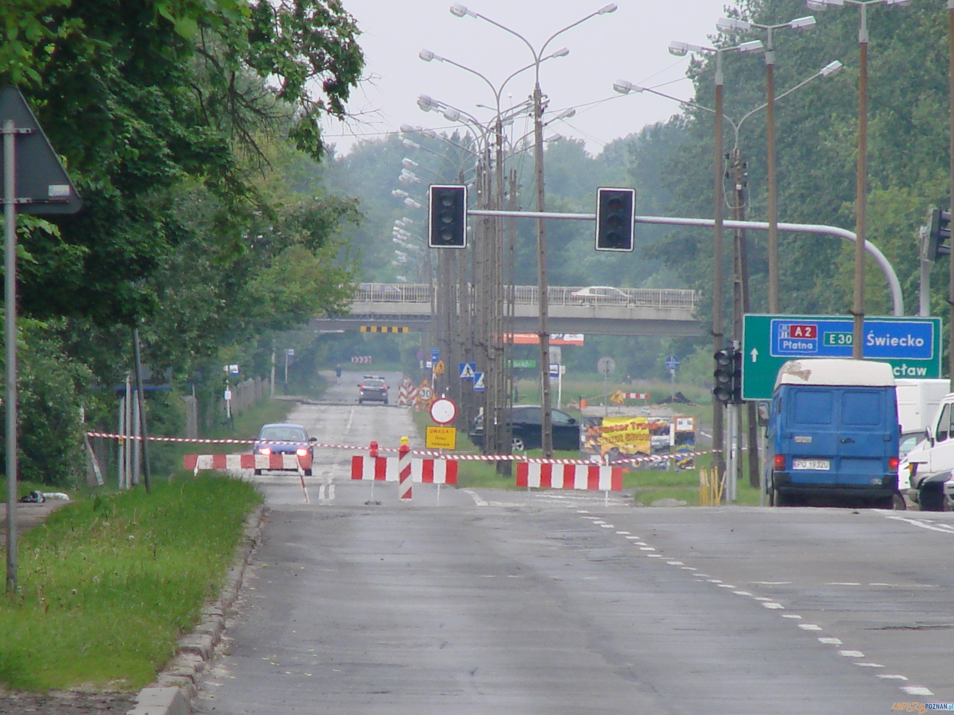 zamknięta Droga Dębińska (zdjęcie z maja 2010 - powódź)  Foto: lepszyPOZNAŃ/archiwum