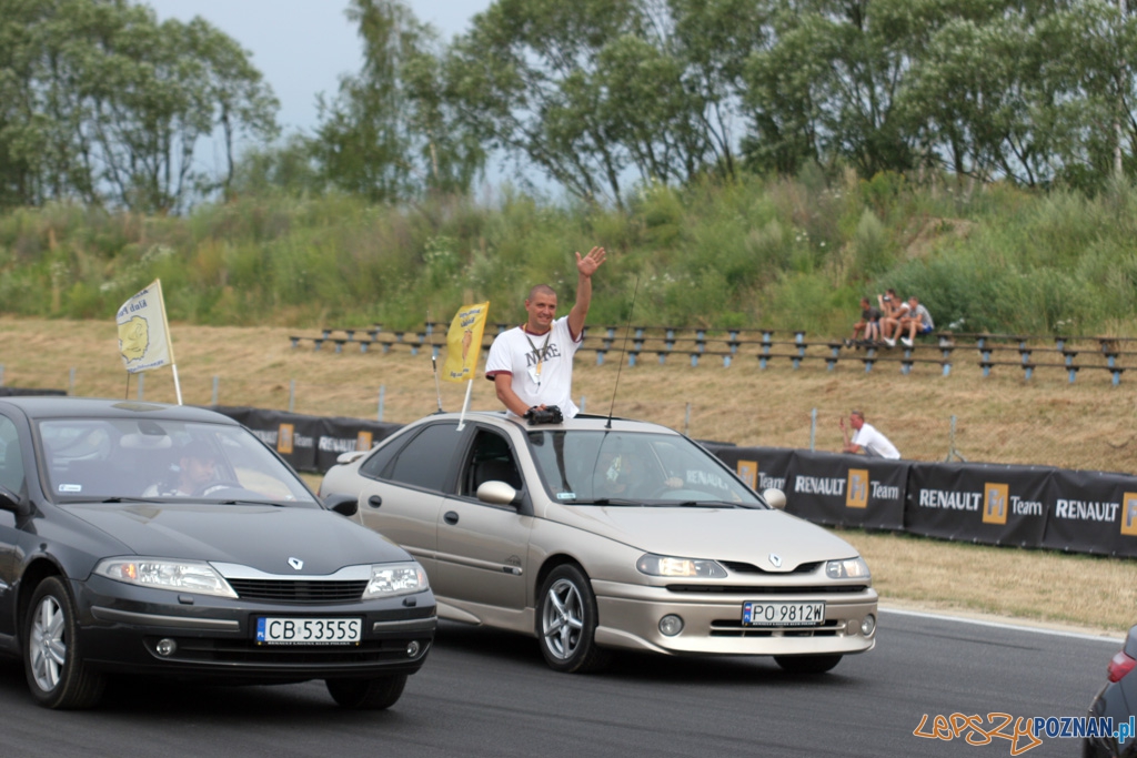 Bicie rekordu Guinessa Renault - Tor Poznań 17.07.2010 r. Foto: Piotr Rychter Bicie rekordu Guinessa Renault - Tor Poznań 17.07.2010 r. Foto: Piotr Rychter