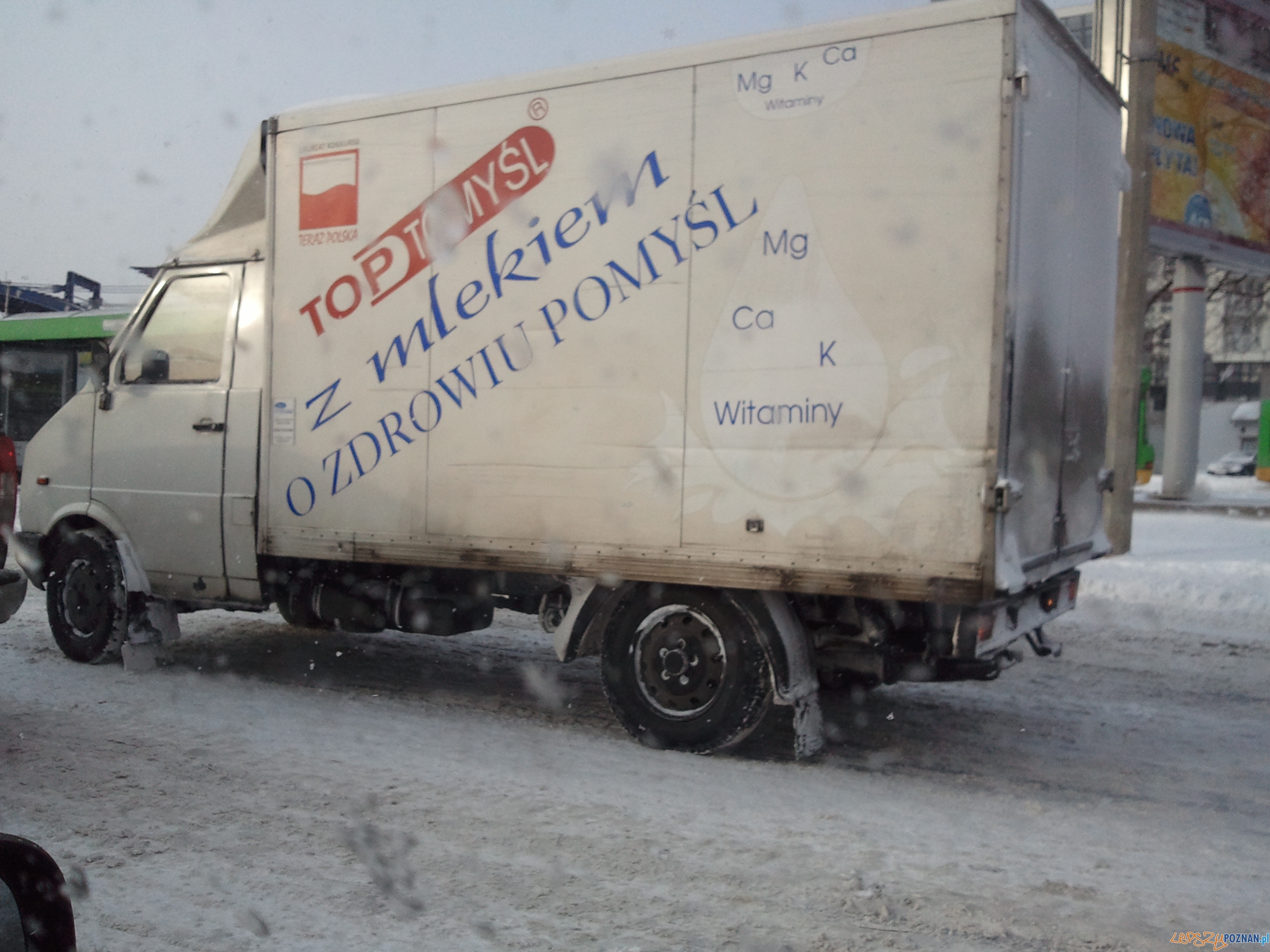 Ten samochód odmówił współpracy i blokował około 10:00 jeden z pasów ul Jana Pawła II  Foto: przemo