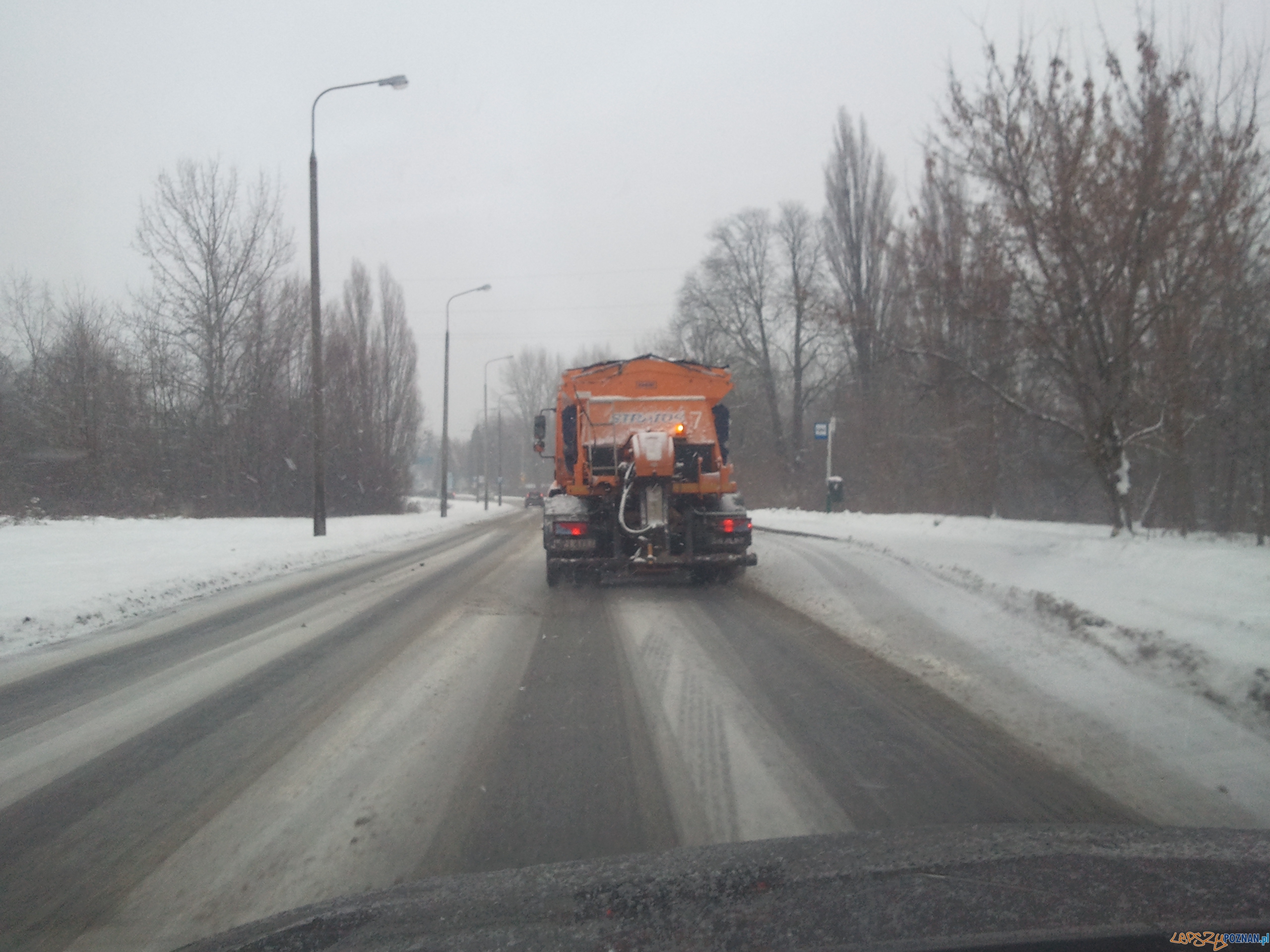 Pługopiskarka na ulicach Poznania  Foto: lepszyPOZNAN.pl / gsm