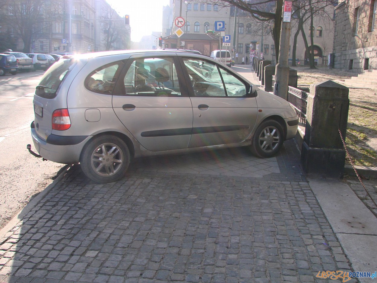 chodnik to nie parking  Foto: lepszyPOZNAN.pl / ag