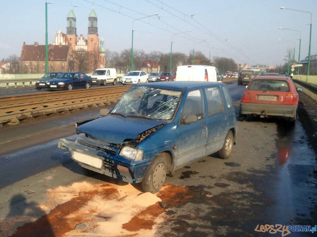 Wypadek na moście Bolesława Chrobrego  Foto: lepszyPOZNAN.pl / Andrzej