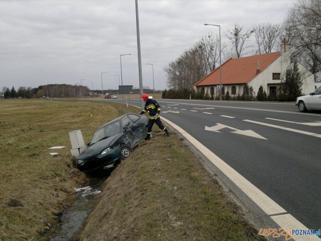 Wypadek drogowy na trasie Szamotuły - Poznań w Pamiątkowie  Foto: asp. Adam Wiernicki