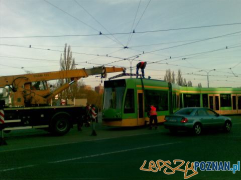 Tramwaj wypadł z szyn na Rosevelta  Foto: lepszyPOZNAN.pl/gsm