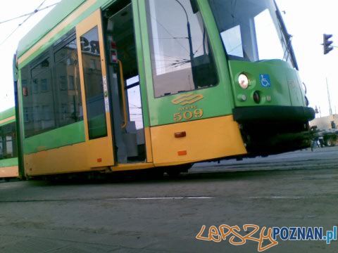 Tramwaj wypadł z szyn na Rosevelta  Foto: lepszyPOZNAN.pl/gsm