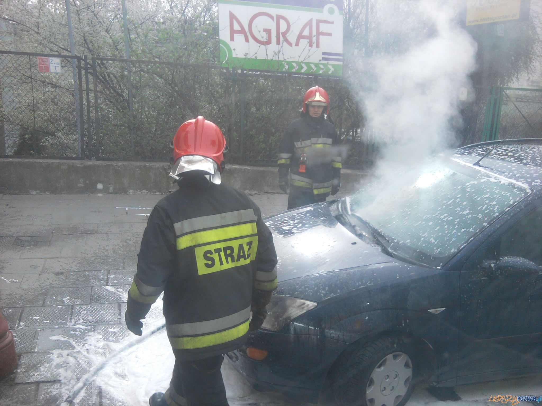 Płonący samochód na Wildzie  Foto: Wojtek/GSM