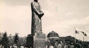 Pomnik Mickiewicza lata 1960-70  Foto: fotopolska