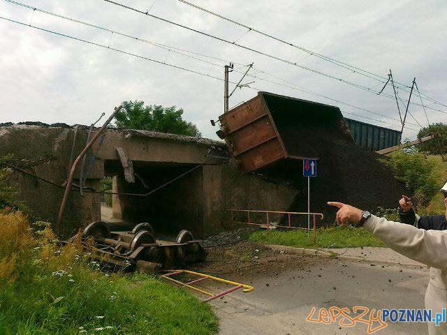 Wykolejony pociąg we Wronkach  Foto: 