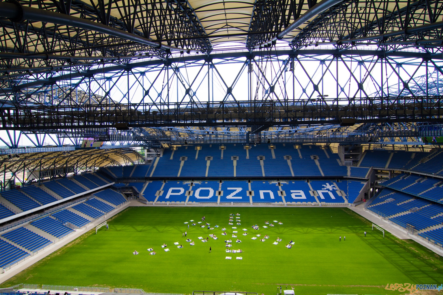 Śniadanie na Stadionie Miejskim 17.07.2011 r.  Foto: lepszyPOZNAN.pl / Piotr Rychter