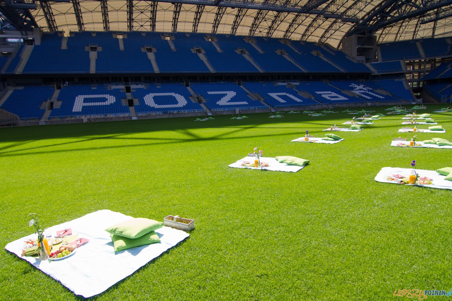 Śniadanie na Stadionie Miejskim 17.07.2011 r.  Foto: lepszyPOZNAN.pl / Piotr Rychter