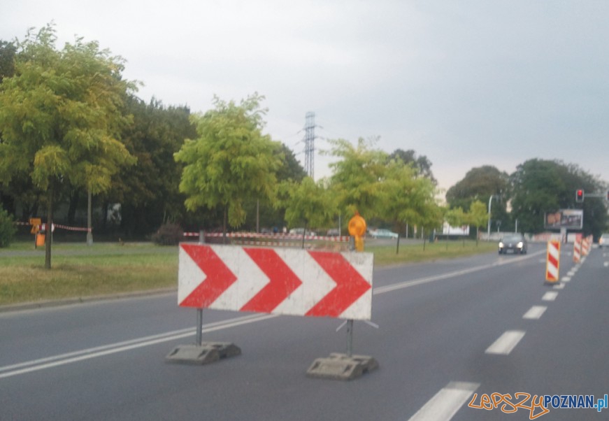 Zamknięty lewoskręt z ulicy O. Żelazka na Drogę Dębińską  Foto: lepszyPOZNAN.pl / gsm