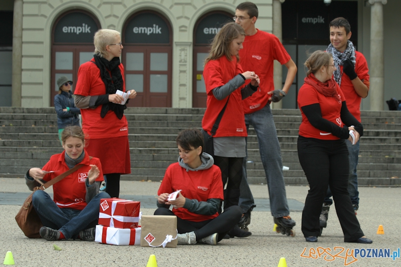 Szlachetna Paczka poszukuje wolontariuszy na Placu Wolności - Poznań 07.10.2011 r.  Foto: Ewelina Gutowska