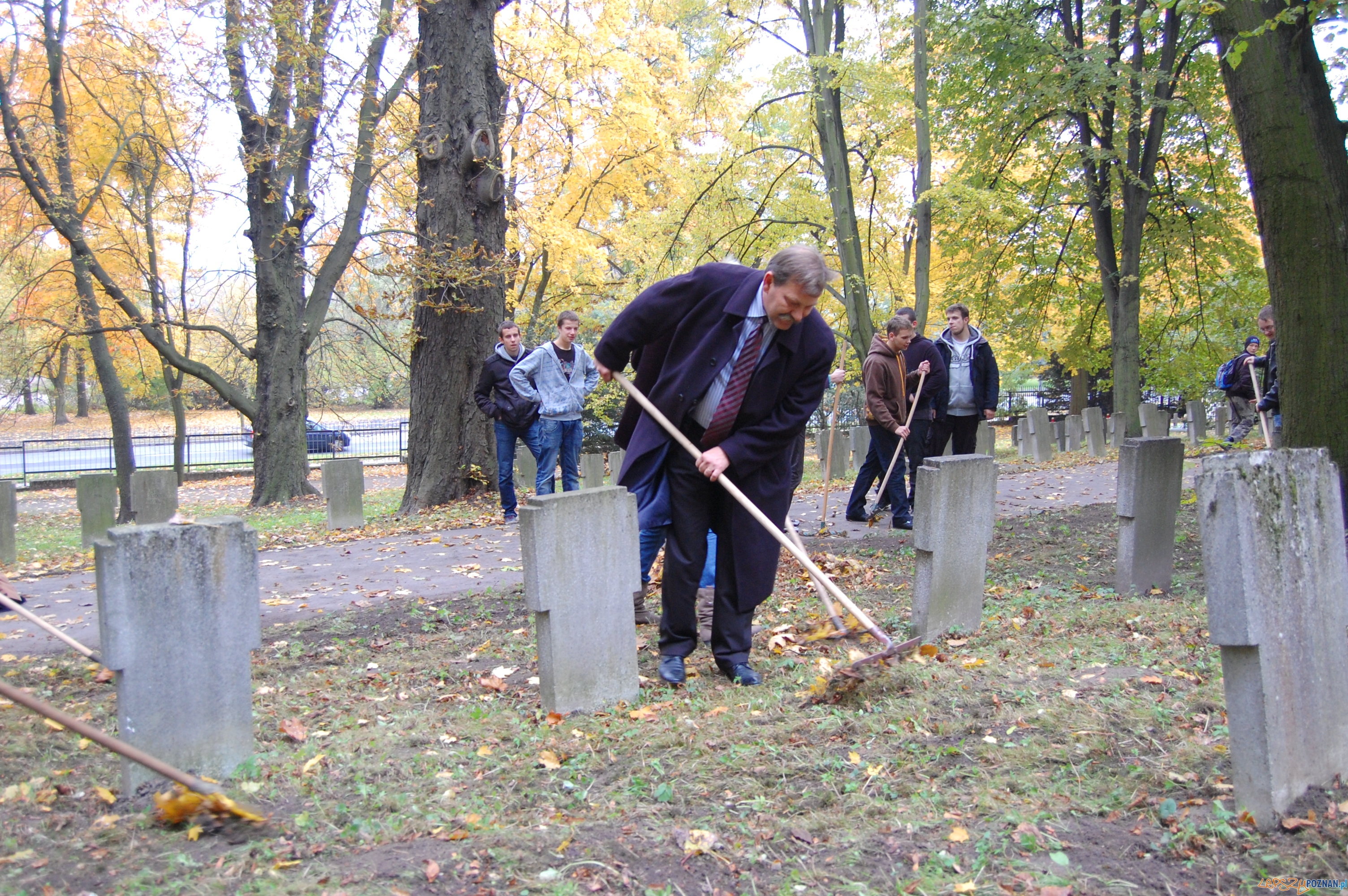 Sprzatanie cmentarza na Cytadeli  Foto: 