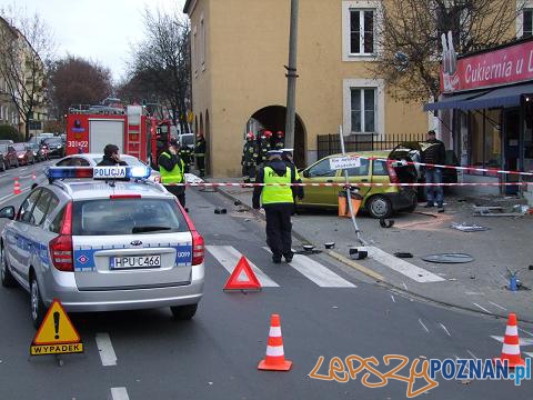 Dwie ofiary śmiertelne w wypadku Nad Wierzbakiem  Foto: KWP w Poznaniu