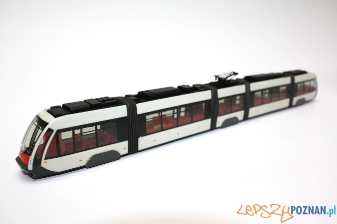 Model tramwaju Solaris Tramino - Zostało wyprodukowanych tylko 1000 sztuk tego modelu, którego dystrybucja odbywa się w sposób limitowany. Prawdziwy rarytas na rynku kolekcjonerskim.   Foto: solaris