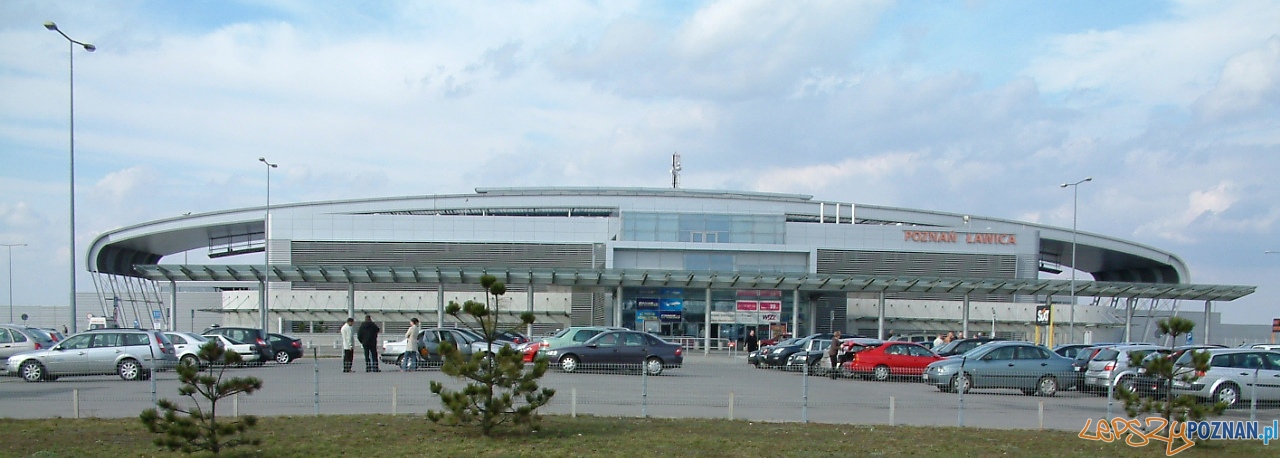 Port Lotniczy Ławica Terminal  Foto: wikipedia
