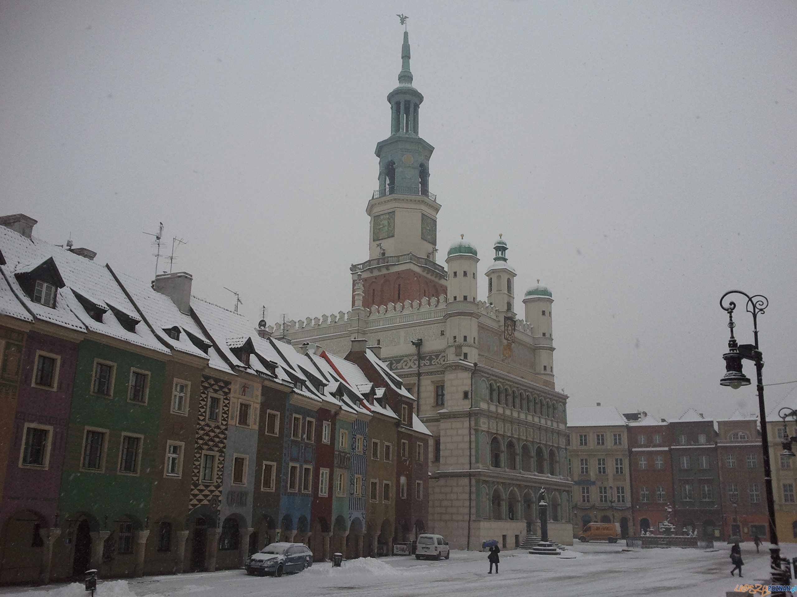 Stary Rynek o poranku  Foto: lepszyPOZNAN.pl / gsm