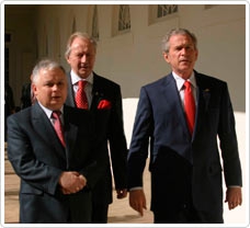 Witold Skowroński z prezydentami: Polski Lechem Kaczyńskim i USA G.W. Bushem  Foto: archiwum
