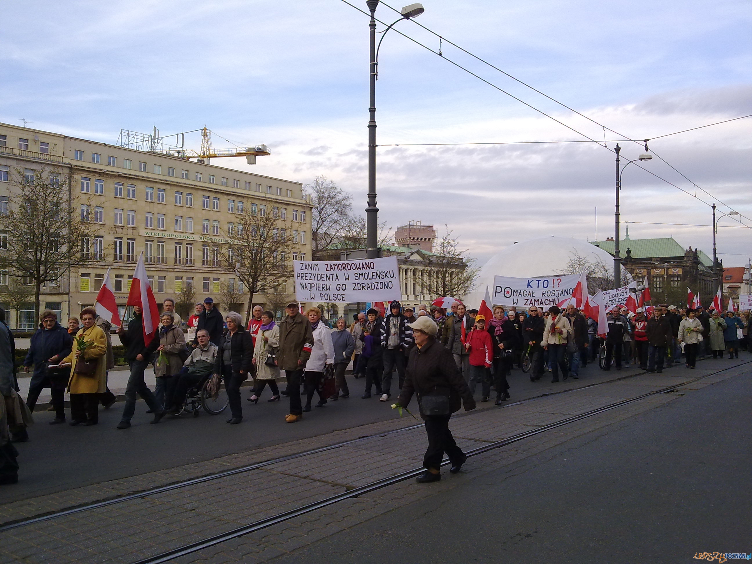 Obchodzy rocznicy katastrofy smoleńskiej  Foto: 