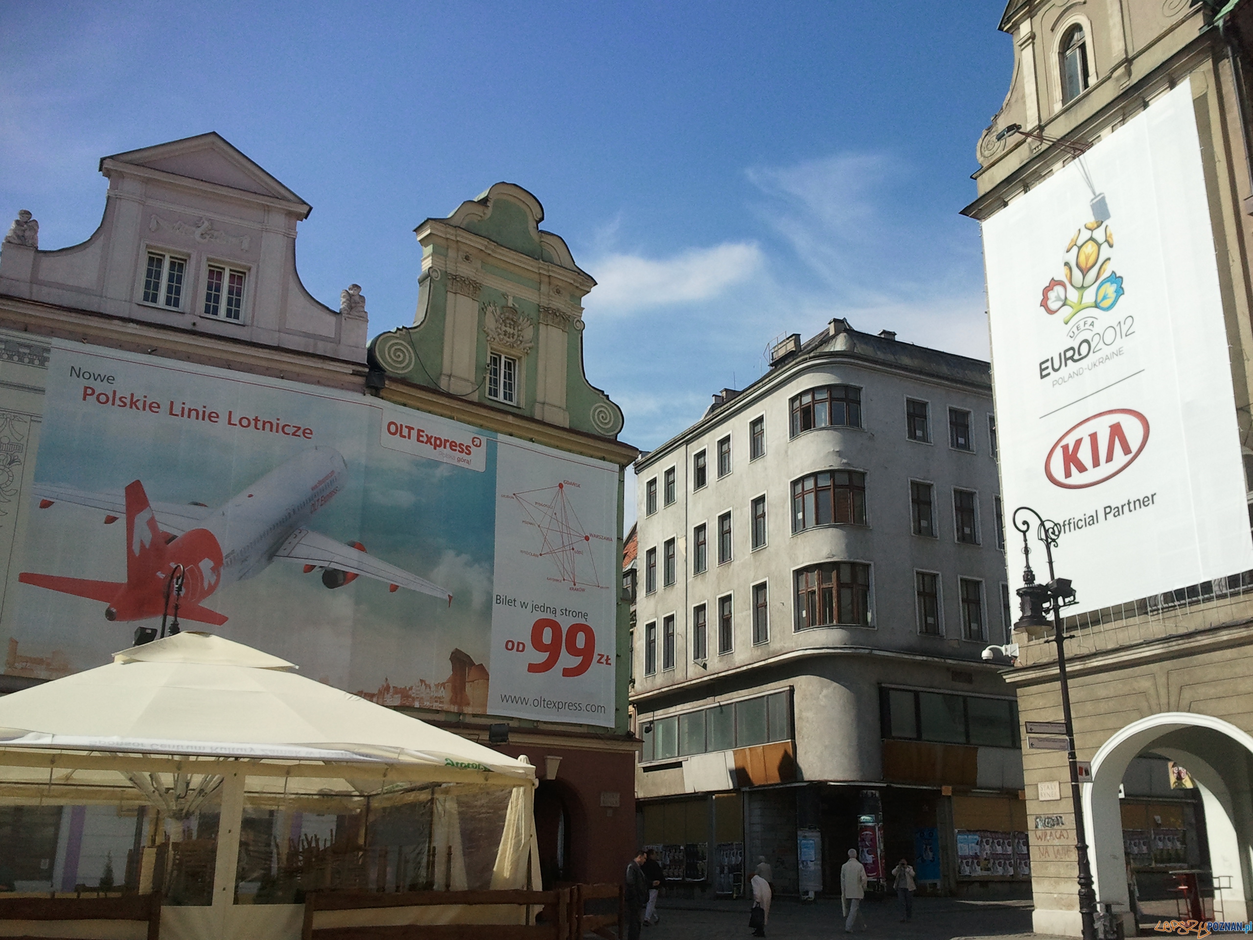 Wielkoformatowe reklamy na Starym Rynku  Foto: lepszyPOZNAN/gsm