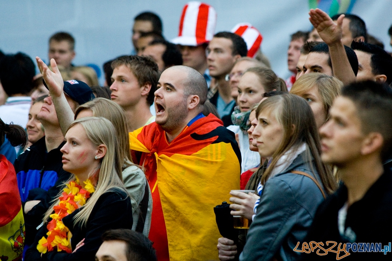 Strefa Kibica podczas meczu Portugalia - Hiszpania - Poznań 27.06.2012 r.  Foto: Ewelina Gutowska