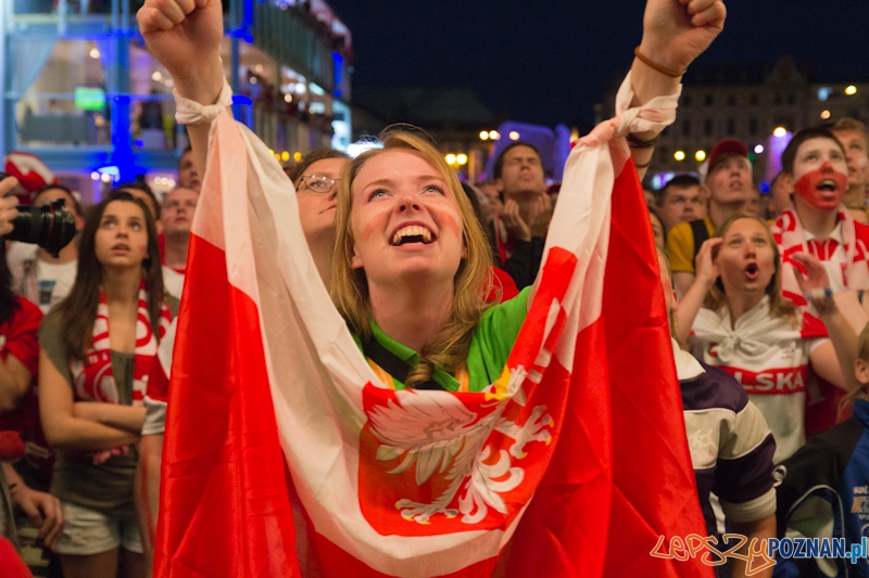 Strefa kibica Poznań - biało-czerwoni kibice podczas UEFA Euro 2012 - mecz Polska - Rosja  Foto: lepszyPOZNAN.pl / Piotr Rychter