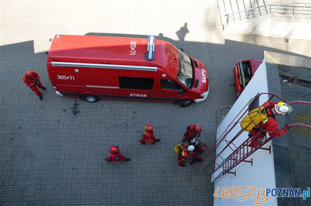 Ćwiczenia Strażaków na Iglicy MTP  Foto: bryg. P. Kołodziejczak