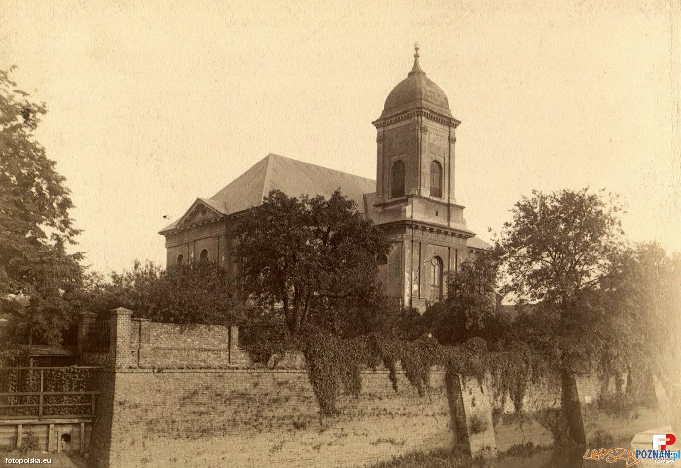 Kościół Wszystkich Świętych na Grobli, około 1880 roku  Foto: fotopolska.eu