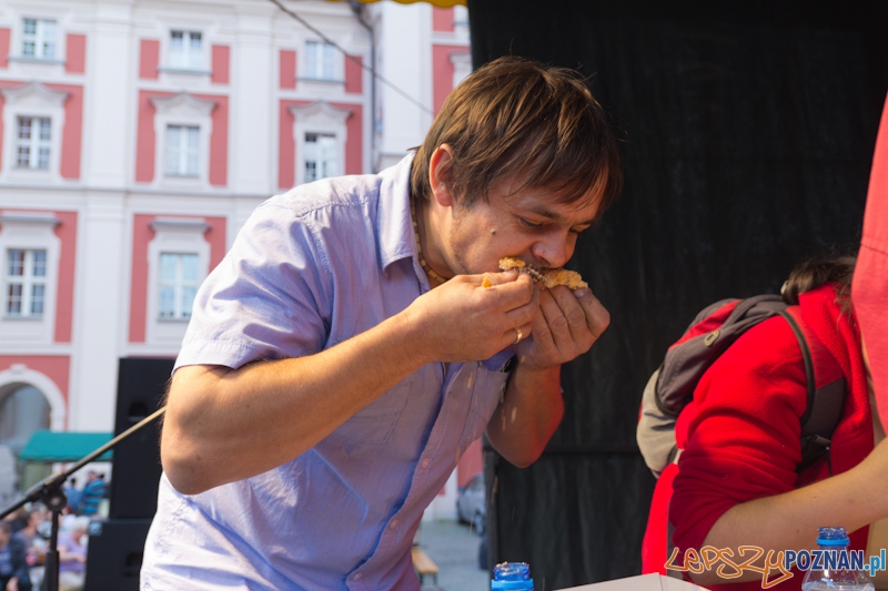 Konkurs jedzenia Magdalenek - festyn przy poznańskiej Farze  Foto: lepszyPOZNAN.pl / Piotr Rychter