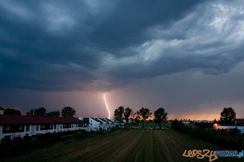 Burza z piorunami nad Komornikami  Foto: lepszyPOZNAN.pl / Ewelina Gutowska