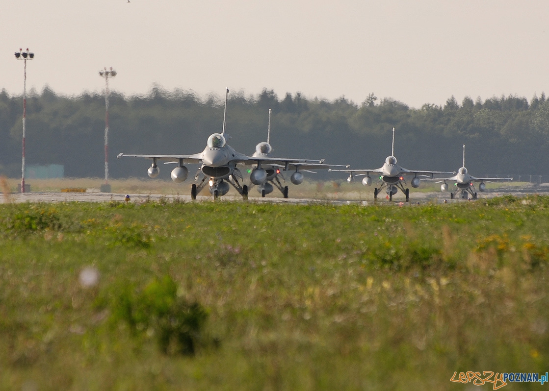 F-16 z bazy w Krzesinach  Foto: Piotr Łysakowski