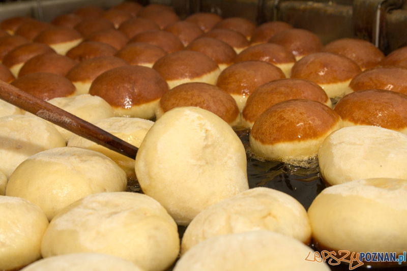 Pączki w cukierni Elite - smażenie  Foto: lepszyPOZNAN.pl / Piotr Rychter