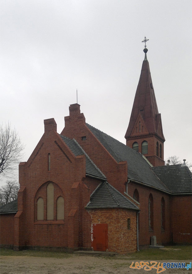 Kościół w Rokietnicy - stan przed roznudową  Foto: Front Architects