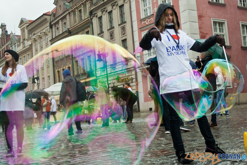 Puszczanie Baniek Mydlanych na Starym Rynku  Foto: Ewelina Gutowska