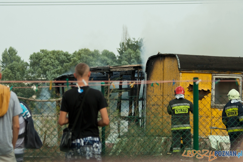 Pożar baraków w Komornikach - 31.08.2013 r.  Foto: Ewelina Gutowska