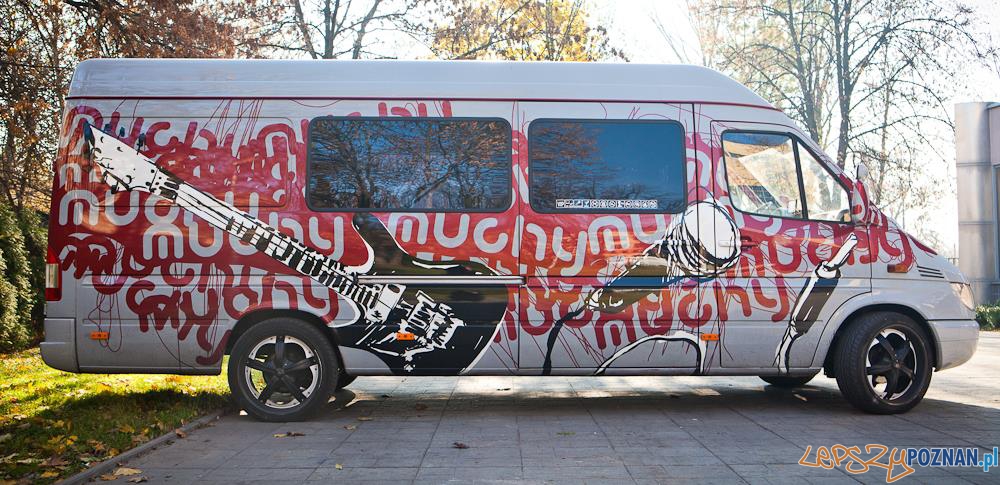 Skradziony bus zespołu MUCHY  Foto: Skradziony bus zespołu MUCHY