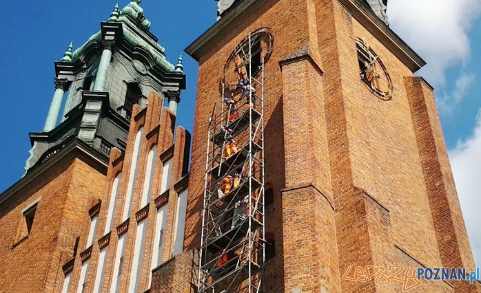 Rusztowanie przy wieży poznańskiej Katedry  Foto: lepszyPOZNAN.pl / tab 10.1