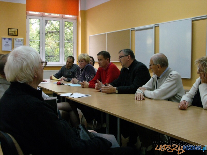 Spotkanie przedstawicieli Caritasu z mieszkańcami  Foto: lazarz.pl / Janusz Ludwiczak