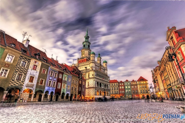 Stary rynek o zachodzie słońca  Foto: findingtheuniverse.com / Laurence Norah