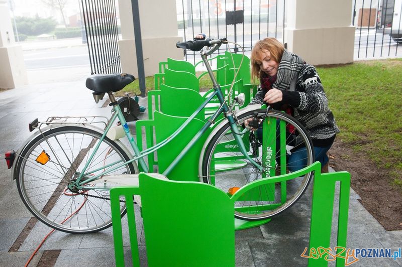 Stojaki rowerowe przy Bibliotece Raczyńskich 5  Foto: All for planet