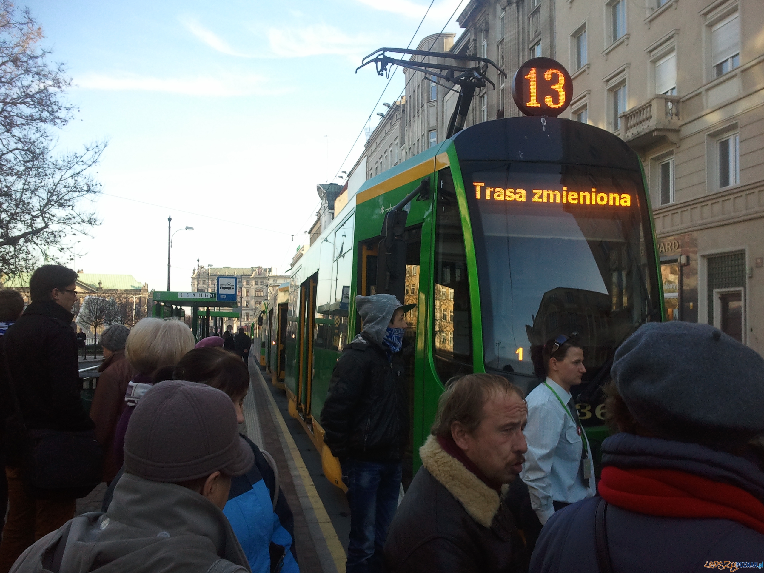 Uszkodzona 13 na Pl. Wolności  Foto: lepszyPOZNAN.pl / gsm