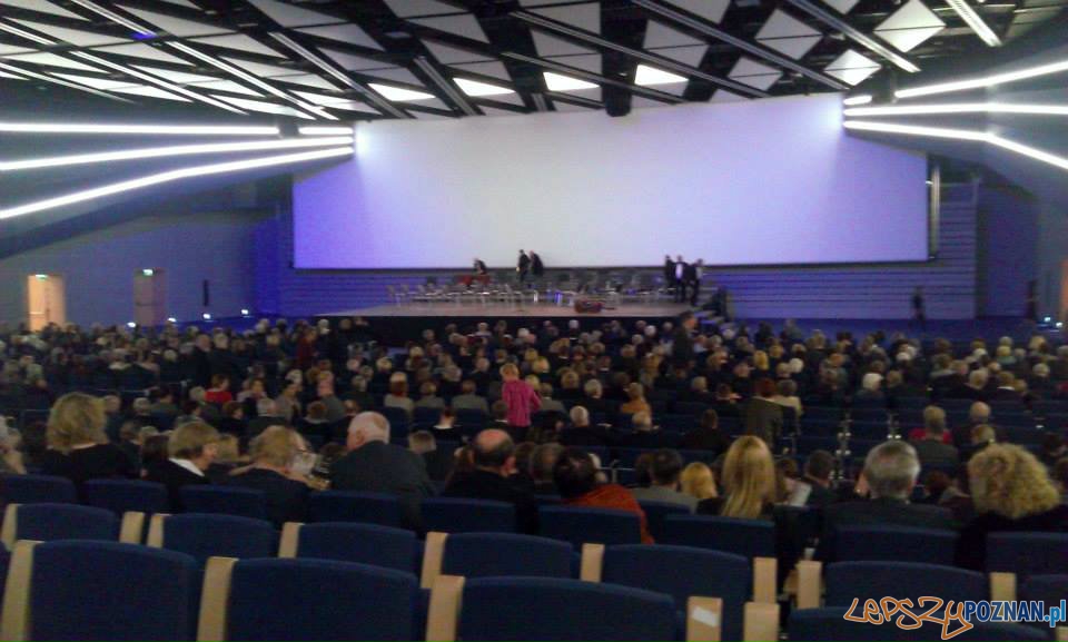 Publiczność oczekująca 1,5 godziny na rozpoczęcie koncertu  Foto: Przemysław