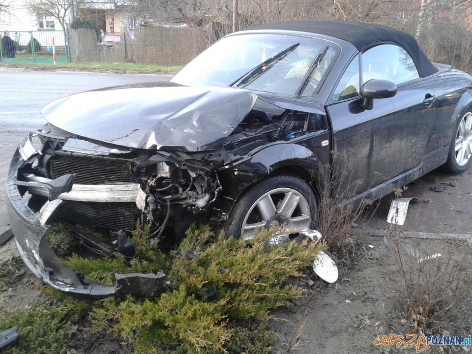 Wypadek w Krosinku  Foto: st.sekc. Bartosz Mroczek/KM Straży Pożarnej