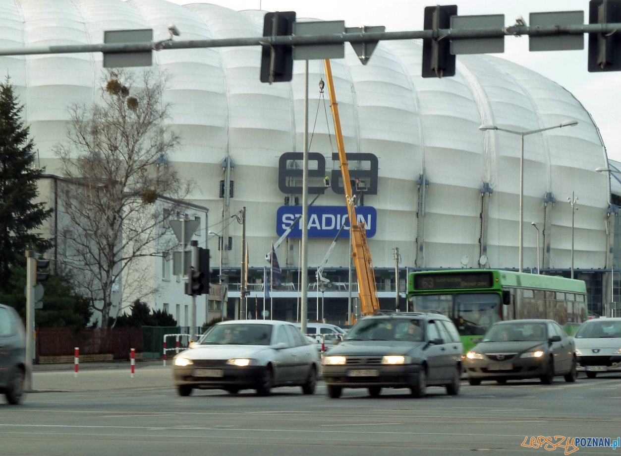 Montaż oznakowania na Stadionie Miejskim  Foto: Maciej Koterba