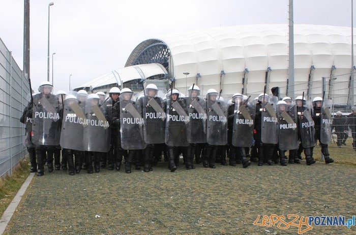 Policja na stadionie  Foto: materiały policji 