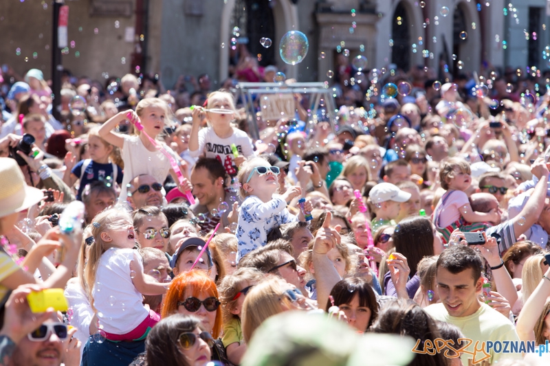 Bańki mydlane na Starym Rynku  Foto: lepszyPOZNAN.pl / Piotr Rychter