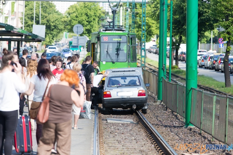 Auto na torowisku  Foto: lepszyPOZNAN.pl / Piotr Rychter