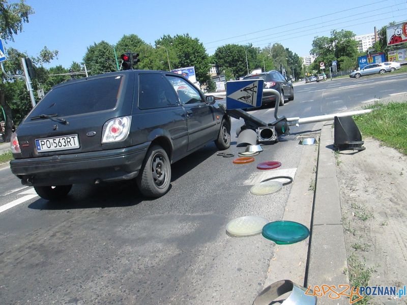 Dziwne zdarzenie na Dmowskiego 1  Foto: Nishio