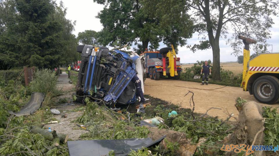 Śmiertelny wypadek na drodze  Foto: Straż Pożarna / Różański Adrian