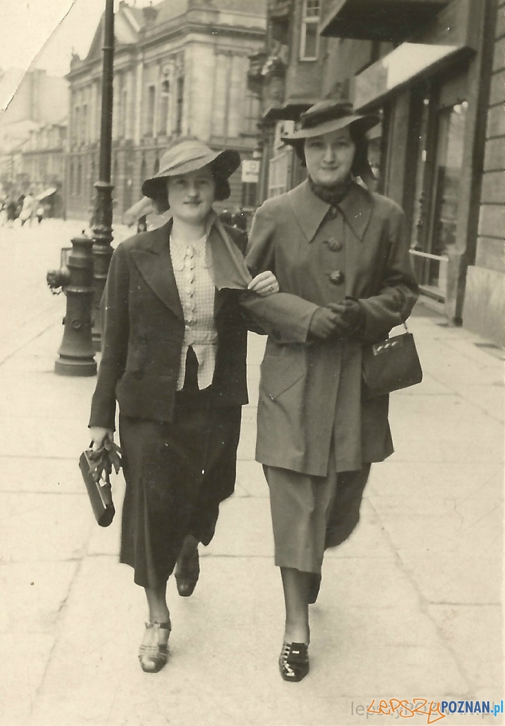 Poznanianki spacerują Alejami Marcinkowskiego - czerwiec 1938  Foto: lepszyPOZNAN.pl / zbiory własne